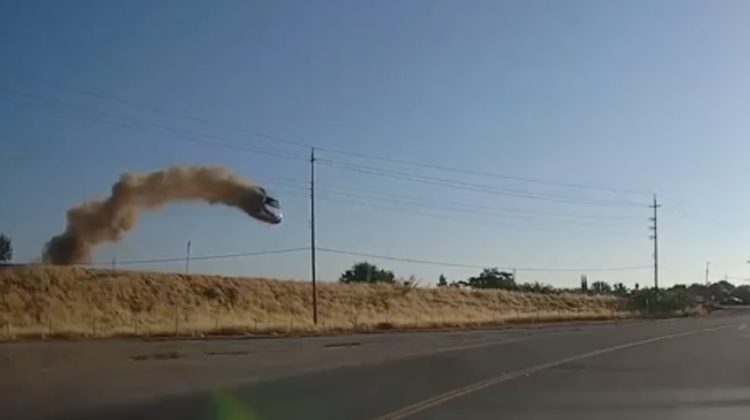 VIDEO Fast and Furious în real-life! Momentul în care un automobil se catapultează prin aer. Șoferul?!