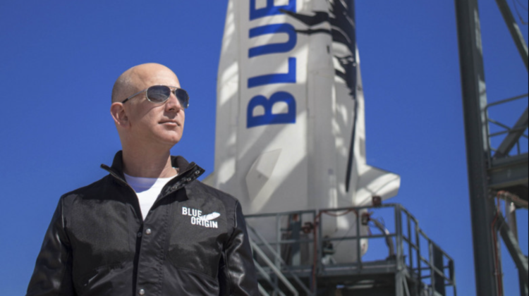 Jeff Bezos este al doilea miliardar care pleacă în spațiu! Astăzi va încerca să vadă stelele cu racheta New Shepard