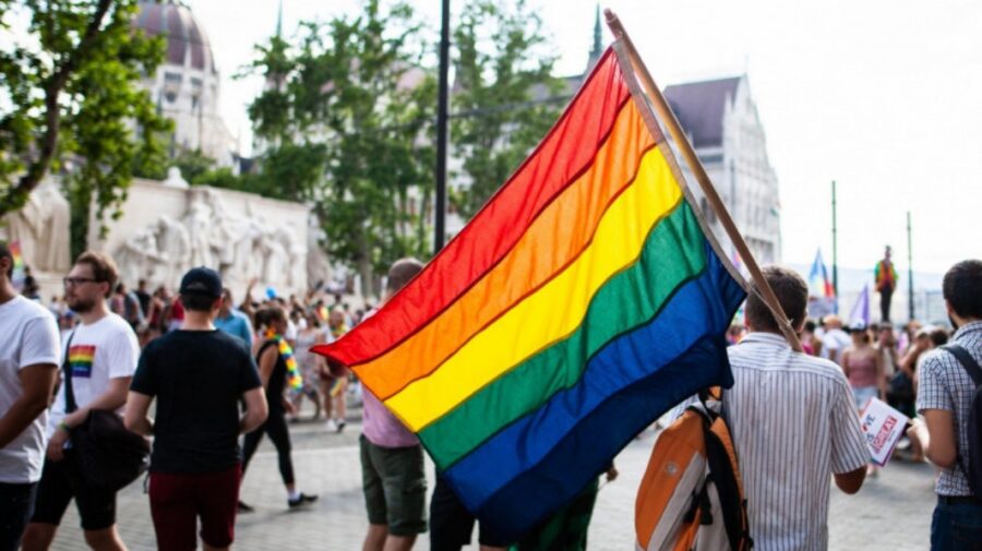 Comisia Europeană declanșează niște proceduri împotriva Ungariei și Poloniei pentru modul în care tratează LGBT