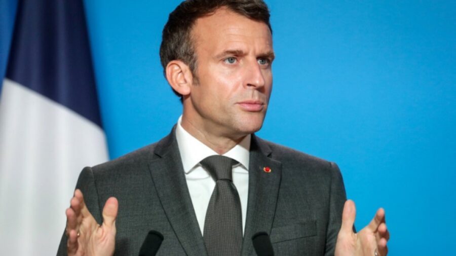 Macron anunță că Franța ia în calcul vaccinarea obligatorie pentru toți, după personalul sanitar