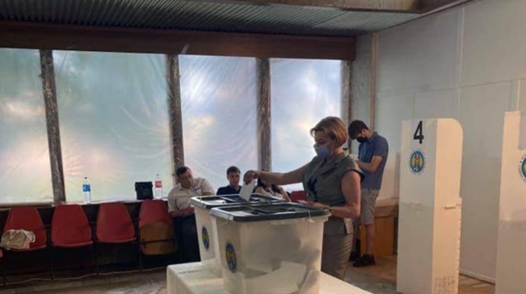 FOTO Scurt pe doi. Mariana Durleșteanu: Am votat. Unde și-a exercitat dreptul la vot?