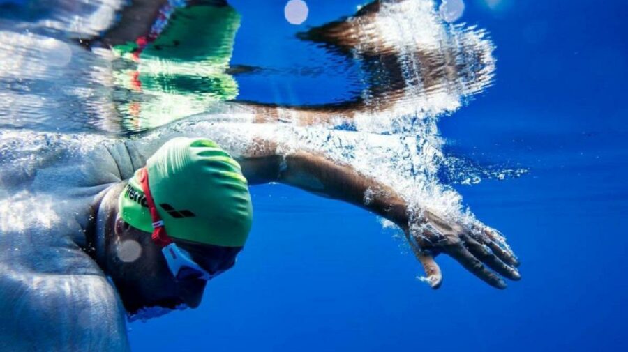 Un nou record mondial pentru cea mai mare distanță de înot în ocean – 125 de km în 50 de ore