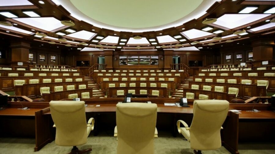 Capitala se odihnește, Parlamentul muncește! Deputații se întrunesc în ședință plenară de Hramul orașului Chișinău