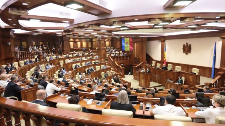 Parlamentul reia ședințele în plen. Printre subiectele ordinii de zi, rectificarea bugetului de stat