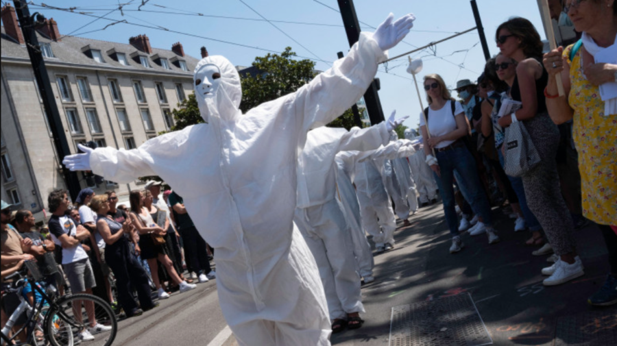 Franța recurge la măsuri EXTREME: Persoanele nevaccinate, interzise în locurile publice