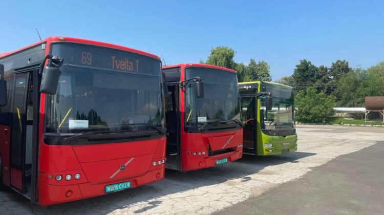 FOTO Au ajuns în Parcul Urban de Autobuze. Încă șapte unități pentru suburbiile Chișinăului