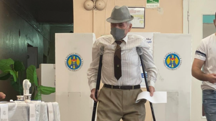 FOTO Mesajul EMOȚIONANT al unui internaut: Dacă bunelul fără picioare s-a prezentat la vot…