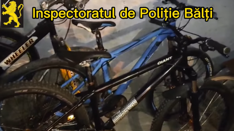VIDEO Cinci dintr-o lovitură la Bălți. Un bărbat a furat biciclete din scara blocurilor de locuit