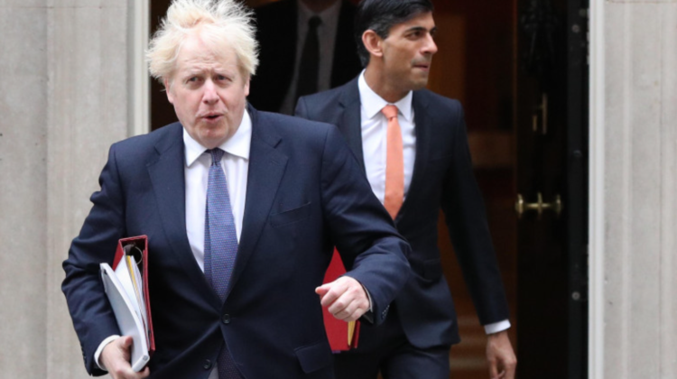 Deși a contactat cu o persoană infectată cu COVID-19, Boris Johnson nu se va izola pentru toată perioada de 10 zile