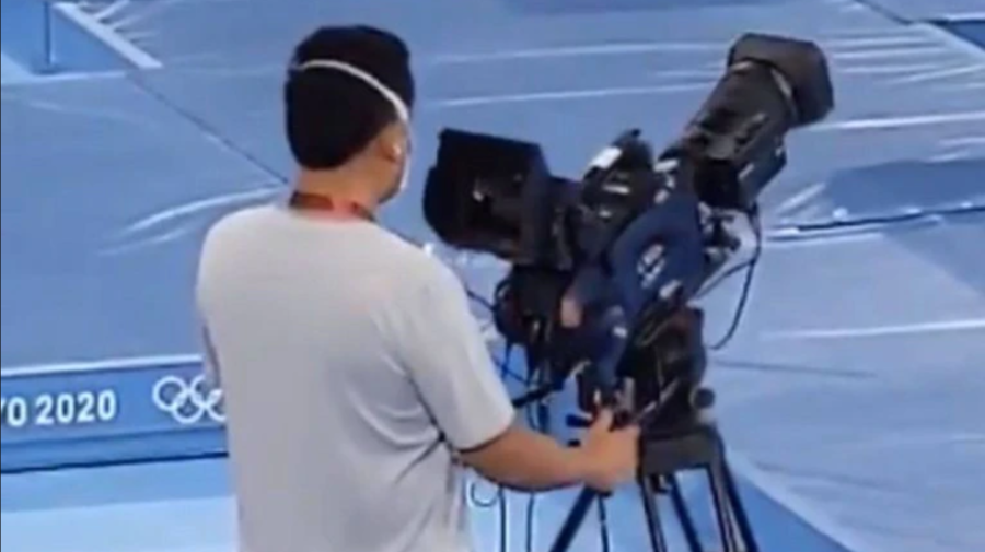 VIDEO Fiecare săritură contează! Momentul care a devenit viral din culisele profesiei de cameraman la Jocurile Olimpice