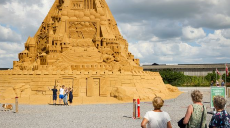VIDEO Un nou Record Guinness! A fost construit cel mai înalt castel de nisip din lume! Cântărește aproape 5 000 de tone