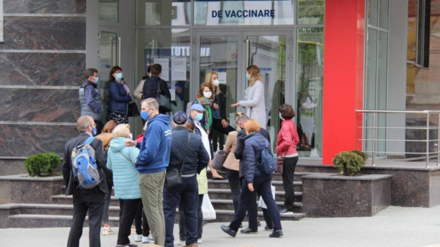 VIDEO Aproape 1 000 în trei zile! Numărul cadrelor didactice vaccinate anti-COVID la maratonul municipal