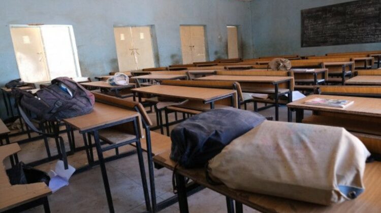 Un val de răpiri în școlile din Nigeria! A fost răpit și bărbatul trimis să plătească răscumpărarea celor 136 de copii