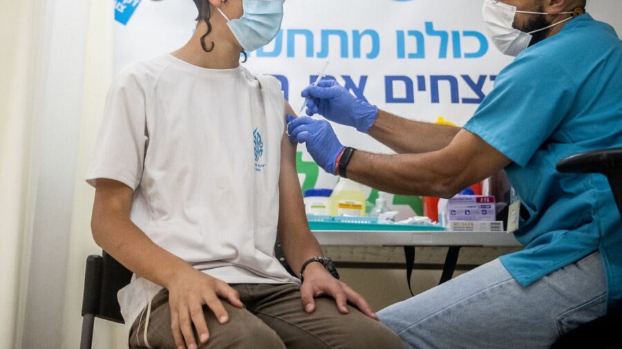 Israel, campioană la vaccinare, lovită de Delta. Peste un sfert din cei în stare gravă sunt vaccinați anti-Covid-19
