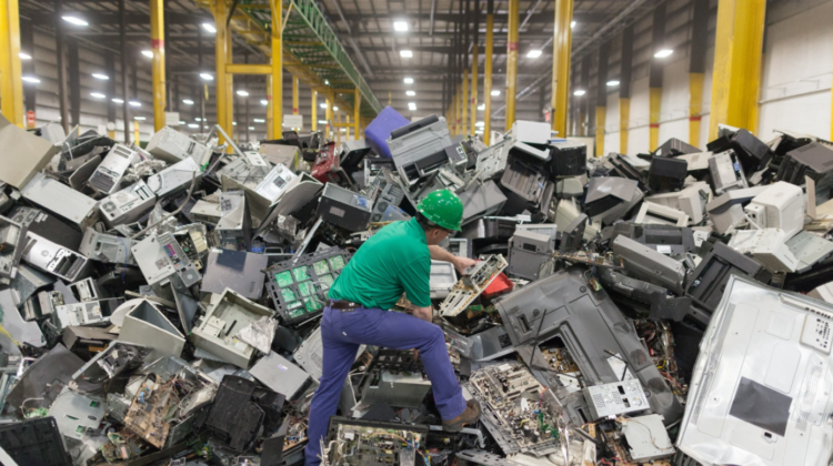 ZECE mii de tone de deșeuri electronice, generate anual în Moldova. Va fi creată o fabrică de reciclare a e-deșeurilor?