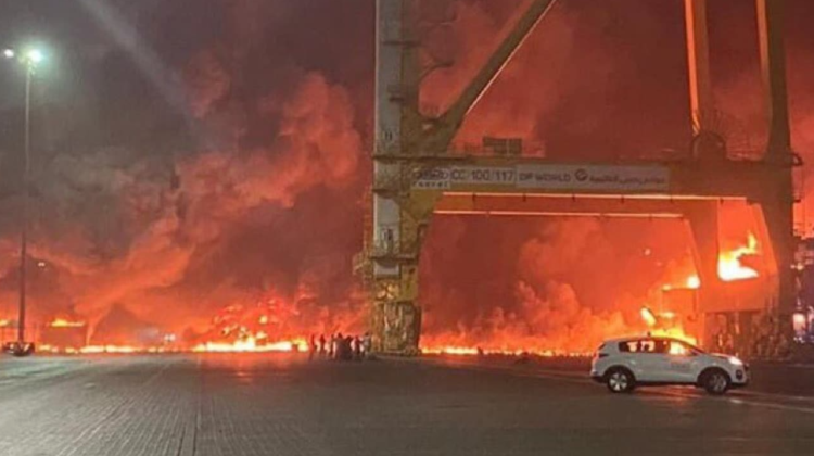 Dubai, zdruncinat de o explozie uriașă! Un petrolier a izbucnit în portul celui mai mare oraș din Emiratele Arabe Unite