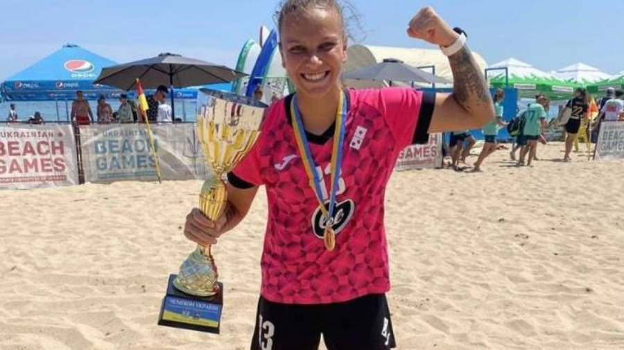 Mândrie pentru Moldova! Tânăra sportivă Irina Topal a devenit campioana Ucrainei la fotbal pe plajă
