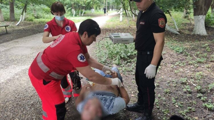 Bărbat din municipiul Bălți, găsit la sol în stare de inconștiență. A fost transportat la spital