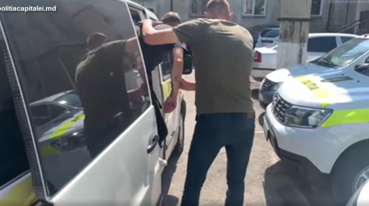 VIDEO Minor din Capitală, reținut pentru jaf. Riscă până la ȘAPTE ani de închisoare
