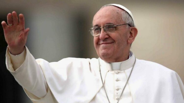 Papa Francisc, la prima apariţie la Vatican după externare, se declară ”solidar” cu ţările afectate de inundaţii