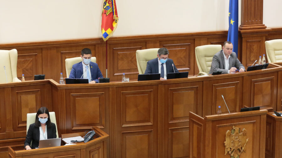 Au scos-o la capăt. PAS va conduce 8 comisii parlamentare, iar BECS doar 3. Cine vor fi șefii acestora