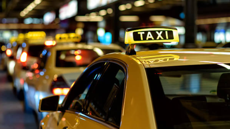 Recomandări pentru prestatorii de servicii TAXI: Dotați automobilul cu lampă de taxi în stare funcţională