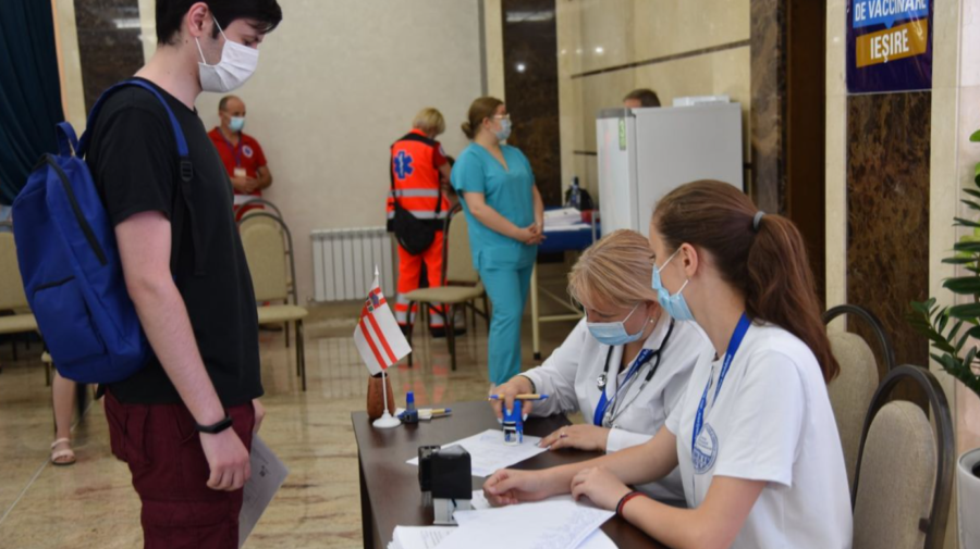 „De la student la student” ediția a 3-a a adunat 1455 de persoane care s-au vaccinat