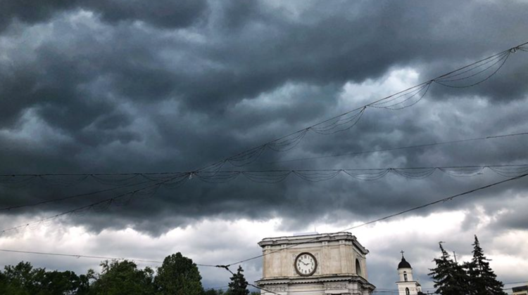 ALERTĂ METEO! După CANICULA insuportabilă, meteorologii prevăd ploi cu grindină și descărcări electrice