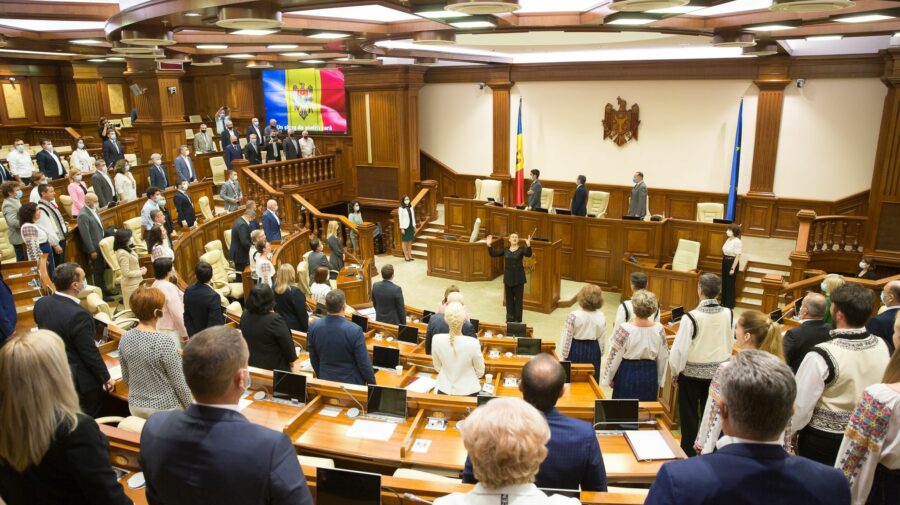 VIDEO Ceremonie festivă la Parlament dedicată Zilei Independenții. Mesajele lansate de la tribuna centrală a plenului