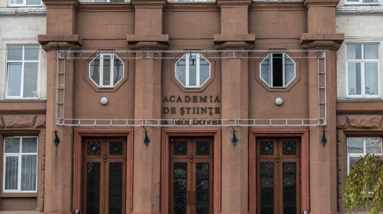 Academia de Științe a Moldovei cere introducerea „limbii române” ca cea de stat în Constituţie