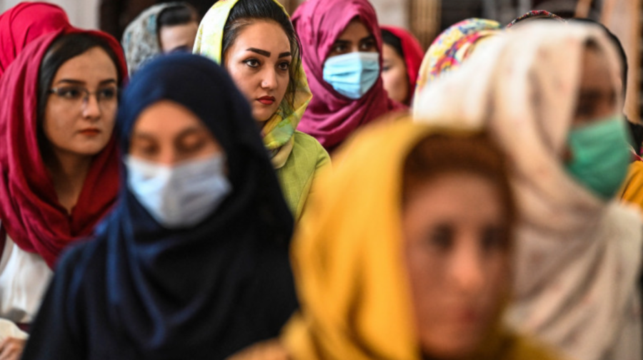 Femeile din Afganistan nu mai au dreptul la muncă, decât să spele toaletele feminine din bazare