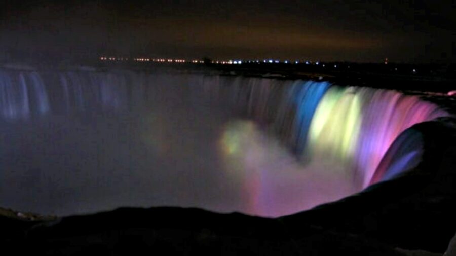 Senzațional! Cascada Niagara din Canada va fi iluminată în culorile drapelului Republicii Moldova. Când