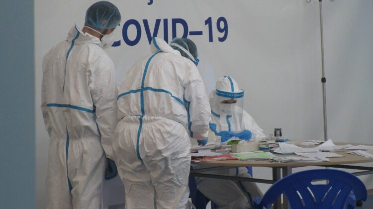 România ar urma să atingă un record de 20.000 de cazuri de COVID pe zi în luna octombrie