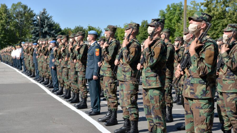 FOTO Circa 750 de soldați din Bălţi, Cahul şi Chişinău au depus astăzi jurământul militar