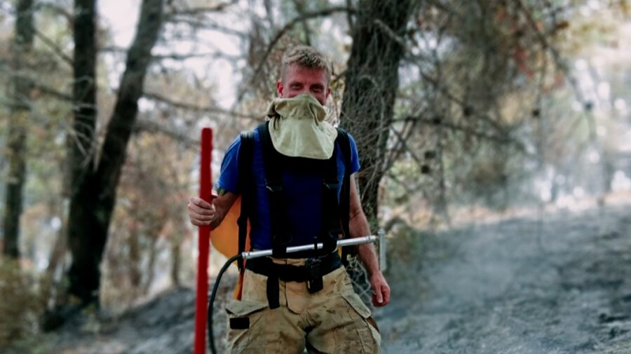 FOTO „E ca la război”! Destăinuirile unui pompier moldovean aflat în Grecia: La sfârșitul turei, apar vene pe picioare