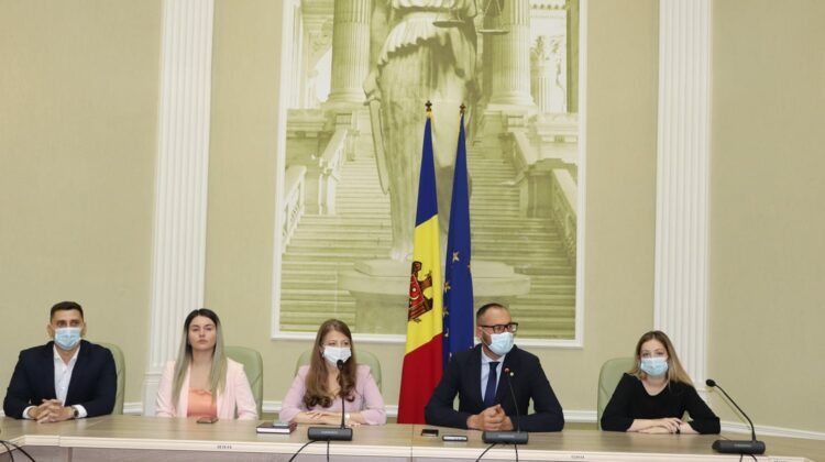 Litvinenco și-a prezentat echipa ministerială. O jurnalistă, printre membrii cabinetului său