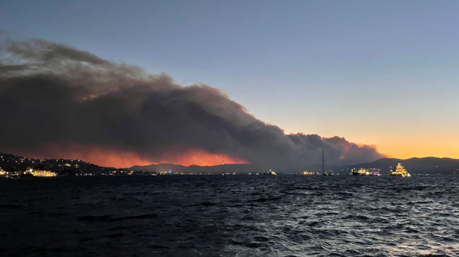 FOTO Mii de hectare de teren ard într-un incendiu de proporții în sudul Franței