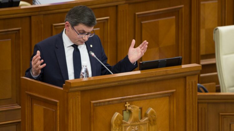 Actorul Kazanov, în rol de general, mijloc de comparare a lui Grosu cu instituțiile ce refuză să raporteze în Parlament