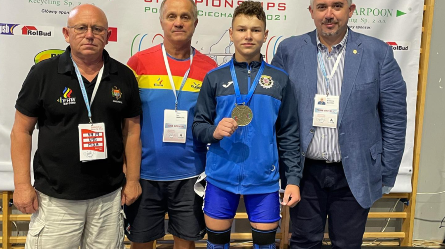 La vârsta de numai 15 ani, un sportiv moldovean a obținut medalia de aur la Campionatul European de Haltere din Polonia