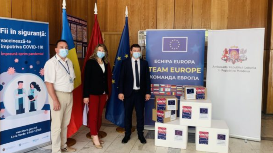 Vaccin AstraZeneca donat de Letonia pentru Republica Moldova. Câte doze conține lotul recepționat