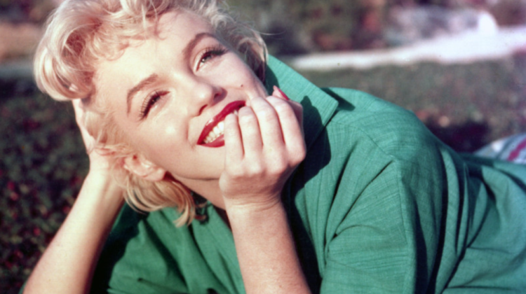 Fotografii rare cu Marilyn Monroe,  înainte să devină celebră, scoase la licitație. Prețul de pornire – 800 de dolari