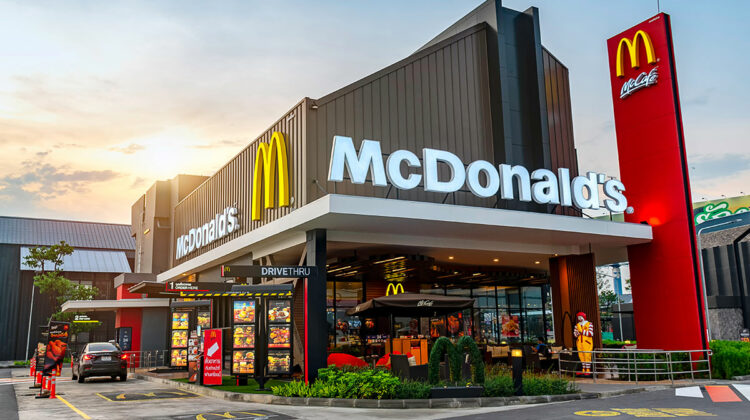 McDonald’s închide restaurantele din Marea Britanie pentru o zi. E un semn de respect pentru regina Elisabeta a II-a