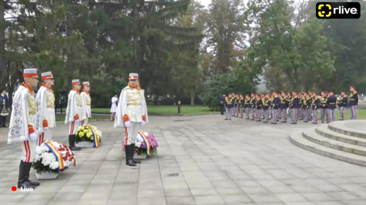 RLIVE.MD/TV Depuneri de flori la Monumentul „Maica Îndurerată” de la Complexul Memorial „Eternitate”