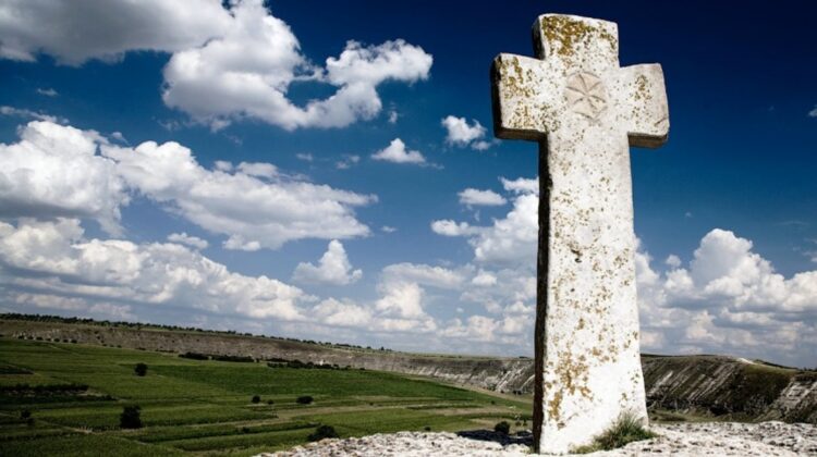 Tragedie! Un călugăr s-a prăbușit de pe stânca bisericii din satul Butuceni