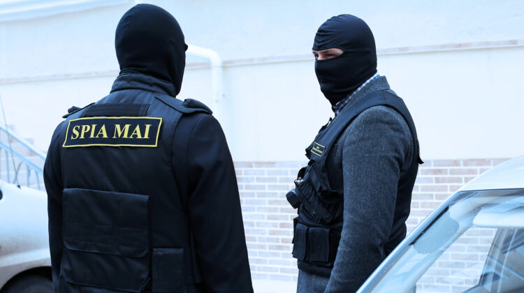 Patru polițiști ai Inspectoratului de Florești, printre care un șef, percheziționați. Ilegalitatea pe care au comis-o