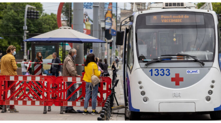 Vaccinarea nu așteaptă și nu știe de weekend! Și astăzi troleibuzul și autobuzul vor fi prezente în Capitală