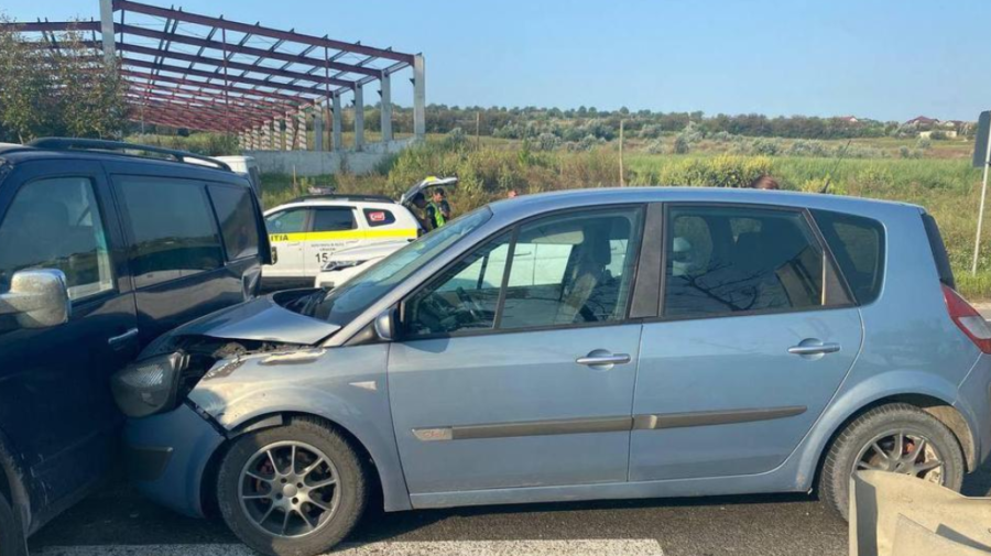 FOTO Trei mașini avariate, la Criuleni. Ambulanța și poliția, la fața locului