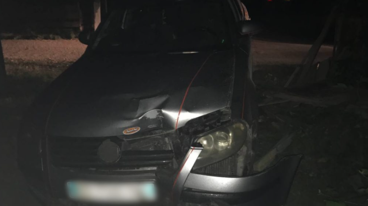 FOTO O persoană a ajuns la spital, la Edineț. Mașina în care se afla s-a tamponat într-un gard de fier