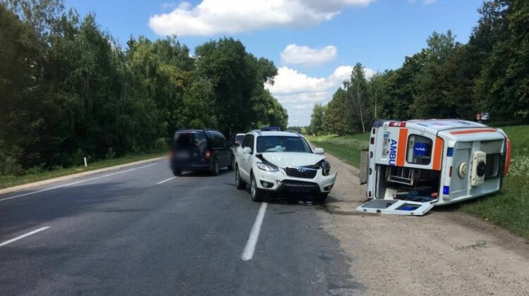Ambulanța e de vină, spune poliția după accidentul de la Edineț! Ambii șoferi au refuzat ajutorul medicilor