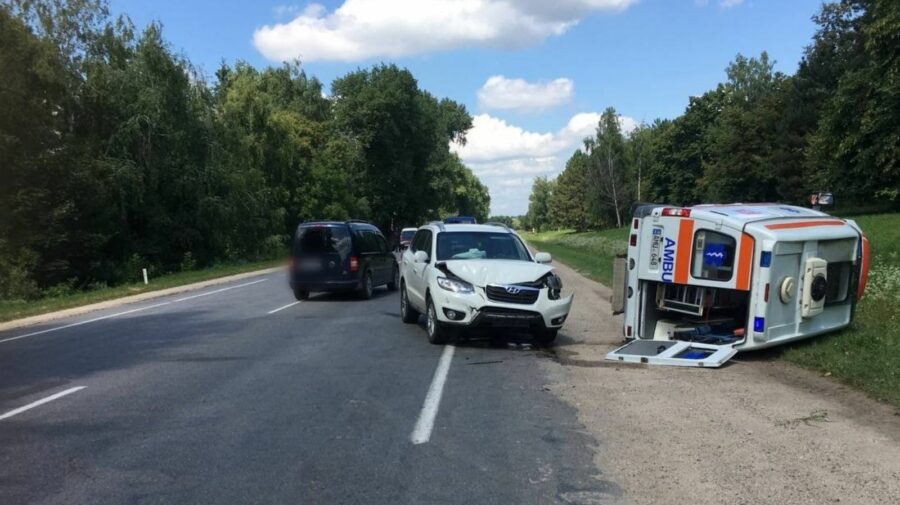 Ambulanța e de vină, spune poliția după accidentul de la Edineț! Ambii șoferi au refuzat ajutorul medicilor
